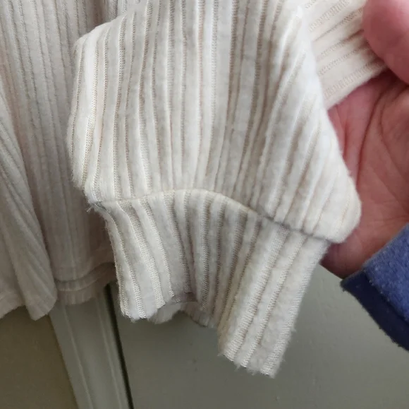 American Eagle- Rib Long Sleeve Tee - Picture 3 of 6